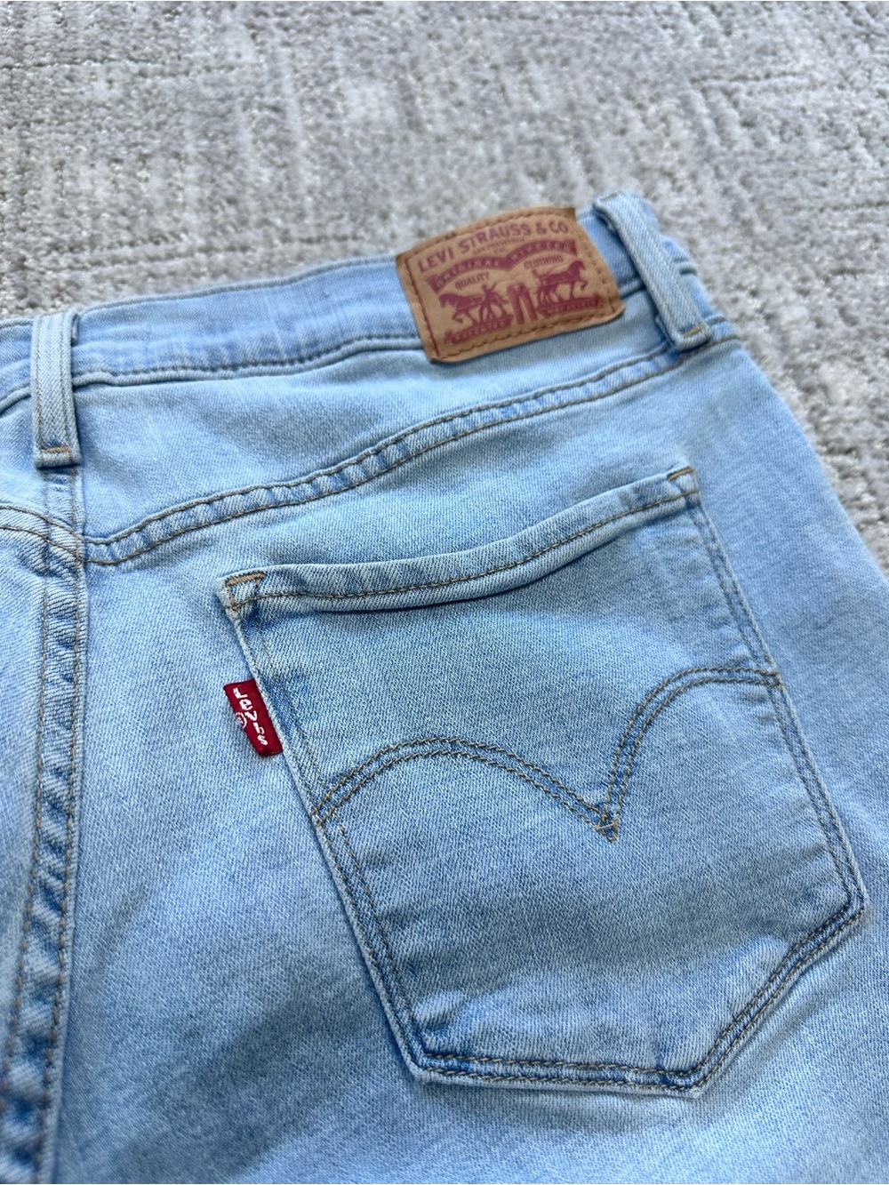 Levi’s 311 Shaping Skinny High Rise Jeans Light Wash Frayed Hem Size 30 - Picture 15 of 16